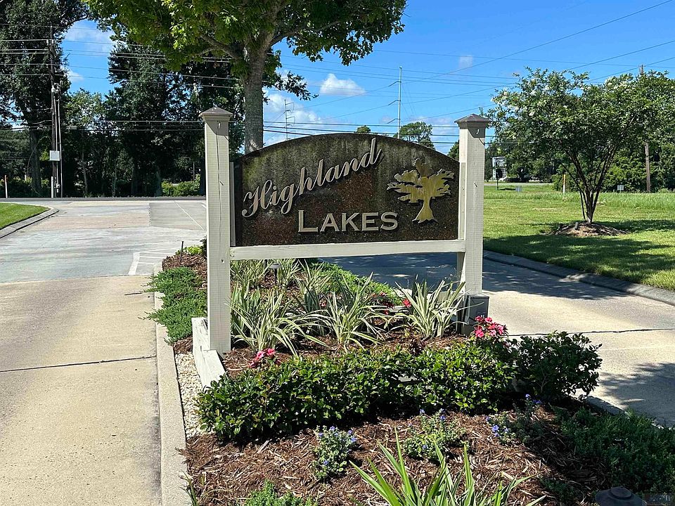 1st image of 212 E Lakeshore Dr
