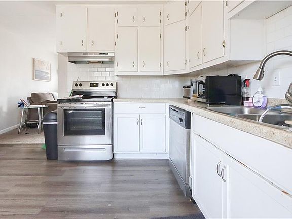 4th image of 9408 Stark Ave