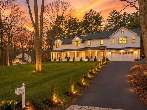 7 Circle Dr, Dover, MA 02030
