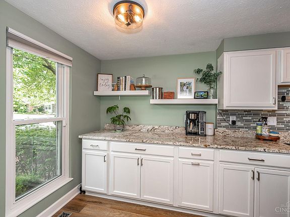 5th image of 828 Woodlyn Dr S #143