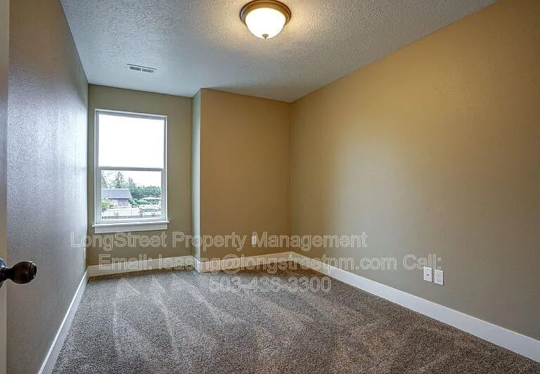 482 S Monmouth Ave — Photo 33