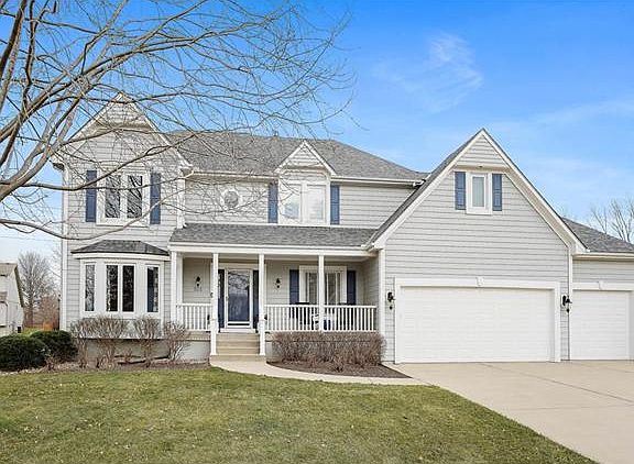 2nd image of 501 SE Canterbury Ln