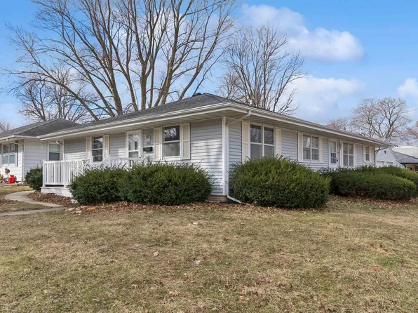 704 3rd St #704 & 301, Reinbeck, IA 50669