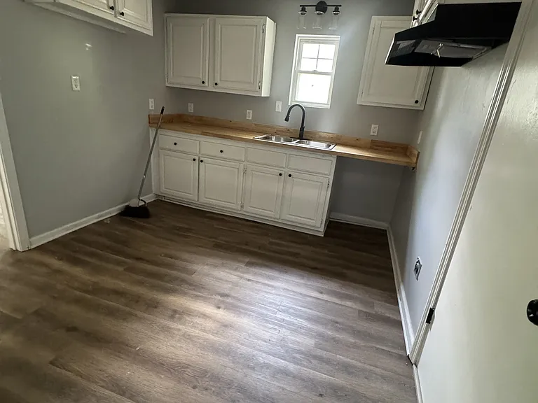 639 W Pleasant Ave — Photo 4