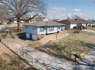 3321 Linda Ln, Saint Joseph, MO 64506
