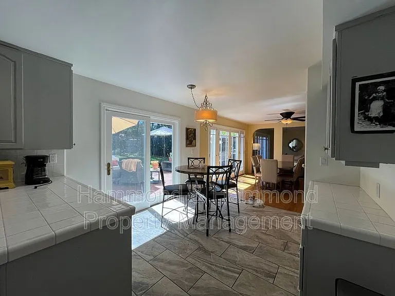 8422 Fable Ave — Photo 15
