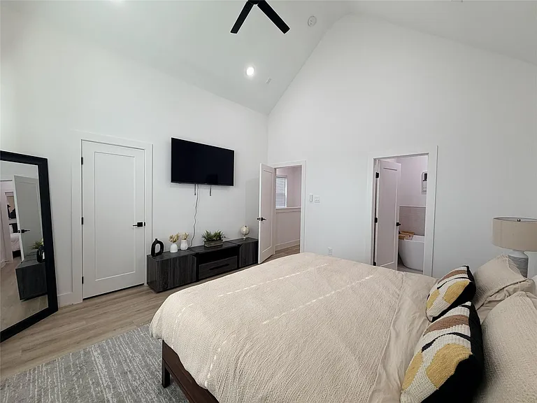 2706 Cochran St — Photo 15