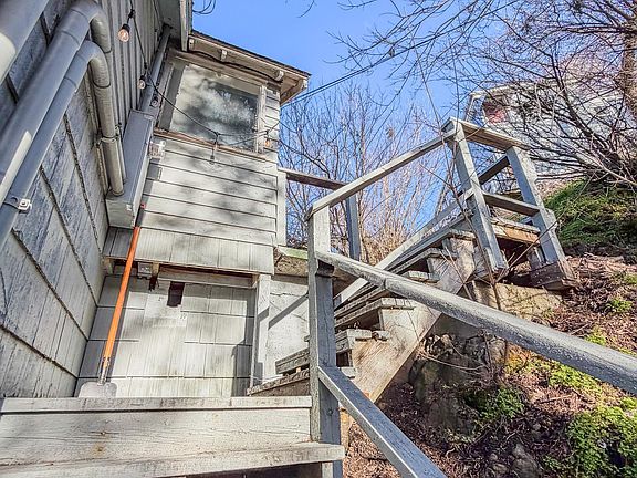 2nd image of 230 SE Spring St