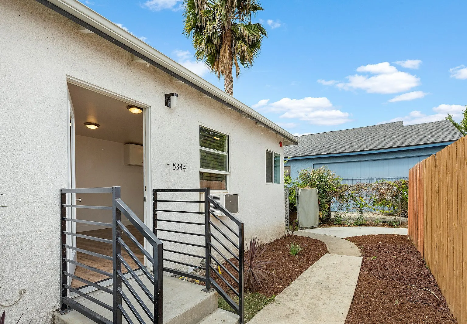 5344 Huntington Drive South, Unit 1 — Photo 1