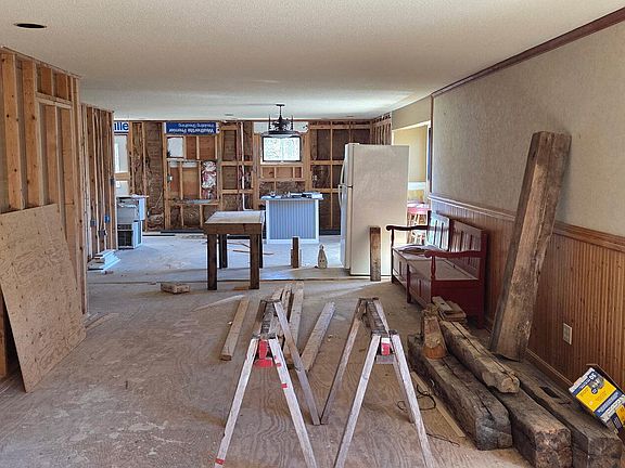 3rd image of 1255 Roxbury Notch Road