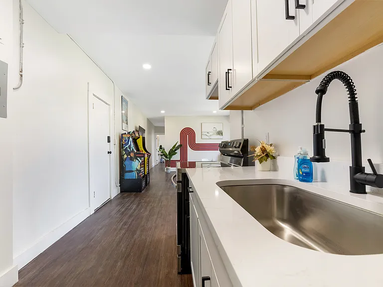 13476 Clifton Blvd #304 — Photo 7