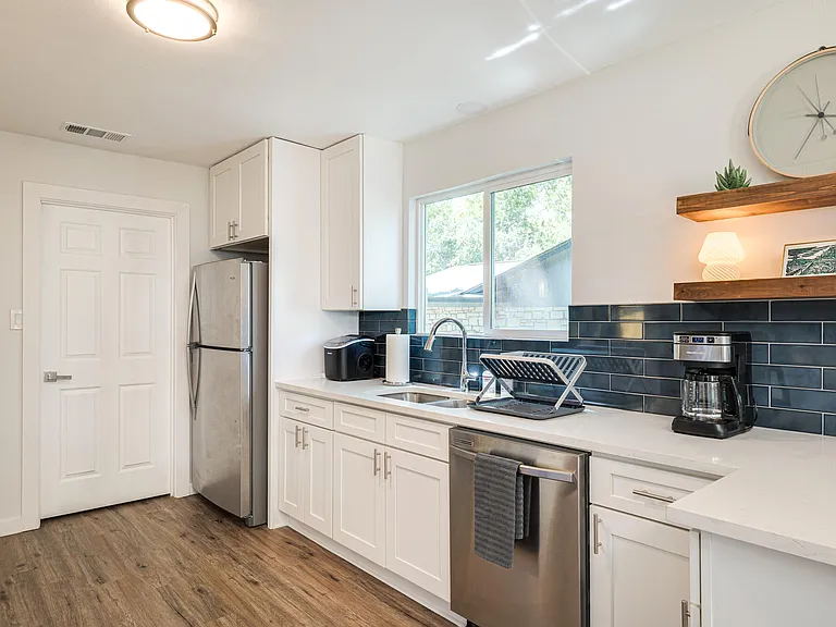 2202 Donna Dr — Photo 14