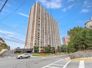 250 Gorge Rd, Cliffside Park, NJ 07010