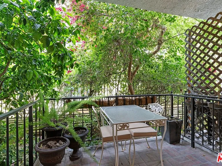 1375 Kelton Ave #107 — Photo 3