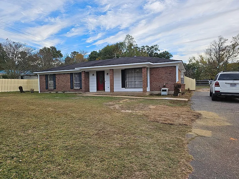 8863 Cottage Hill Rd — Photo 1