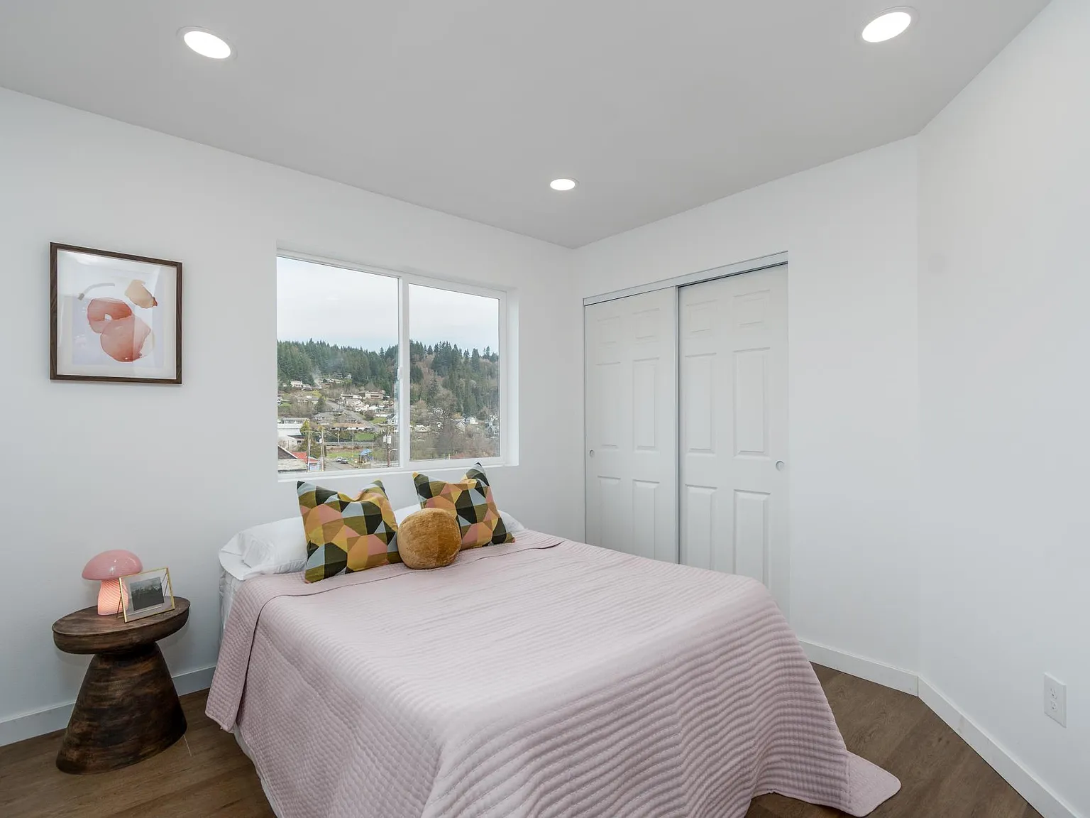 3 bed, 2.5 bath, 1665 sqft, $2,300 — Photo 2