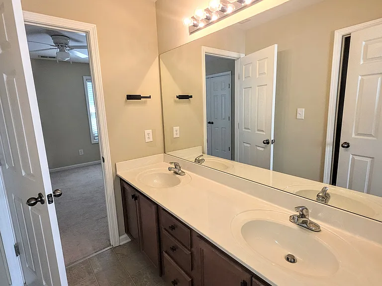 113 Macalester Dr — Photo 23