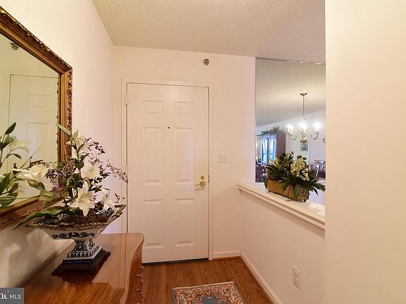 Entry foyer of unit 817