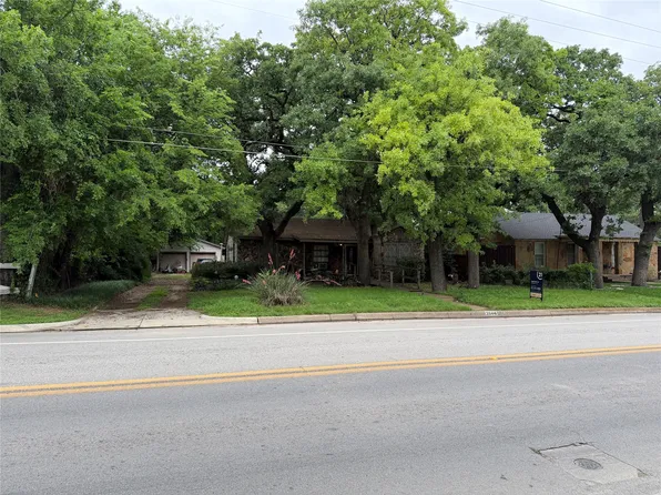 2844 Handley Dr, Fort Worth, TX 76112