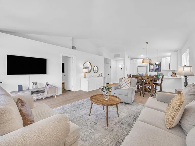 836 Club Dr — Photo 12