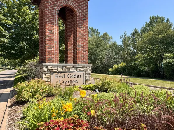 177 W Canyon Dr, Hudson, WI 54016