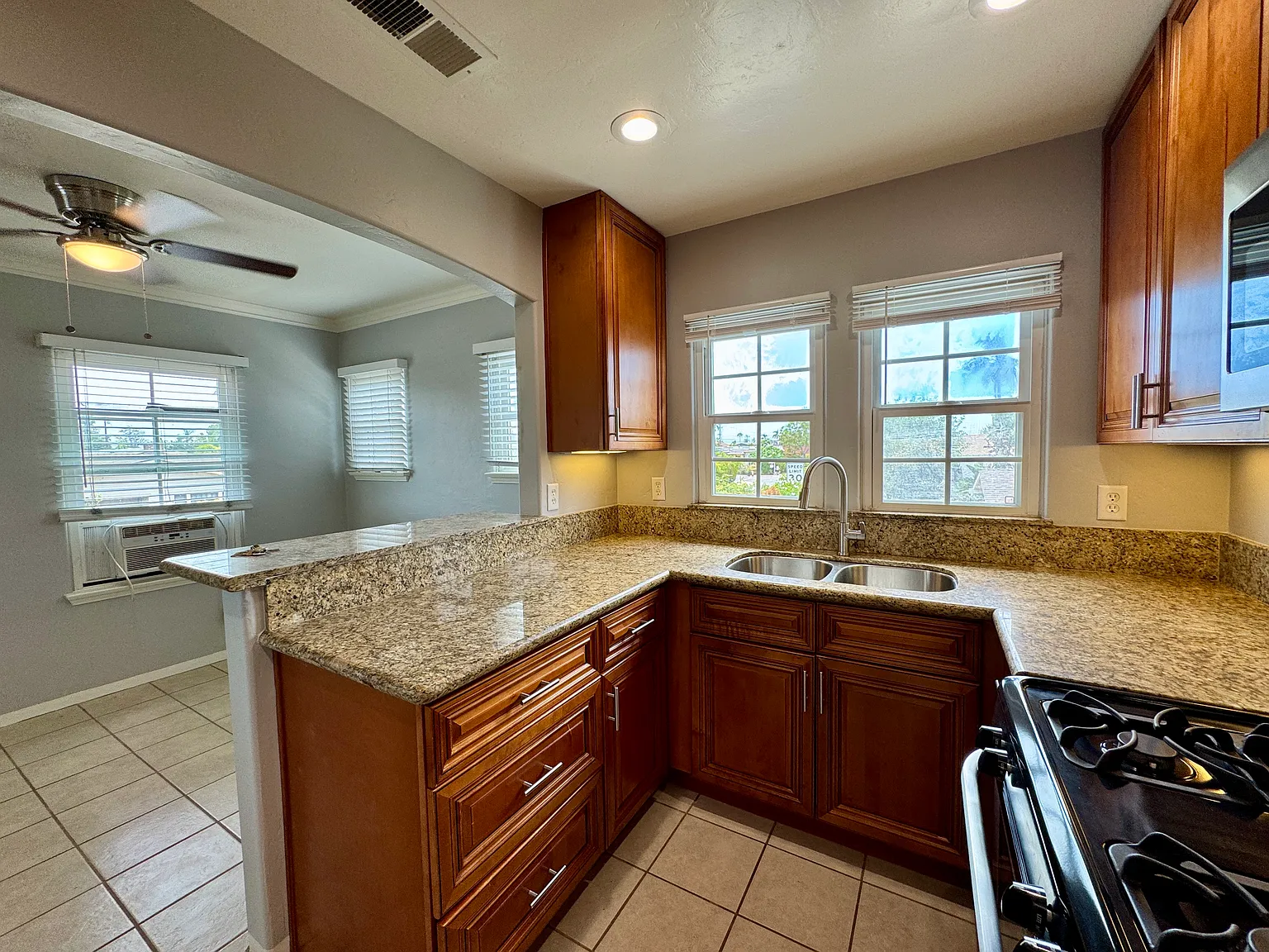 2 bed, 900 sqft, $2,395 — Photo 4