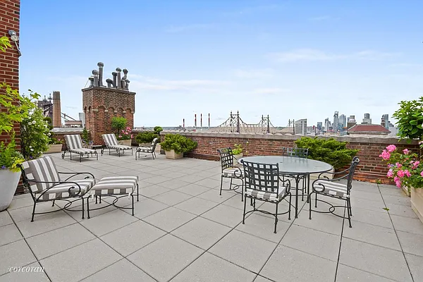 Sold by Corcoran | media 24