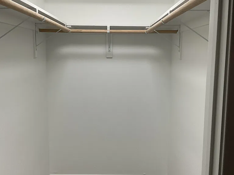 Lake Breeze Apartments — Photo 16