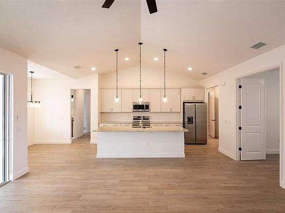 5th image of 726 Sloans Ridge Rd