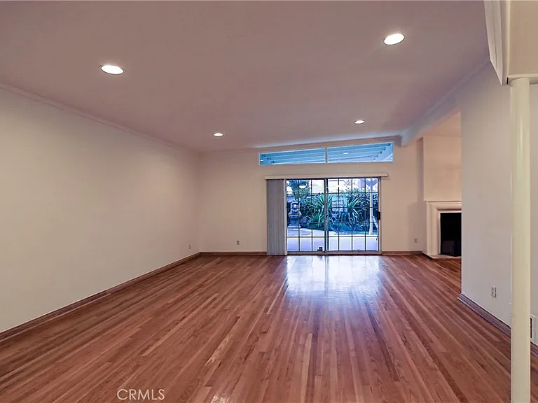 5939 Graves Ave — Photo 2