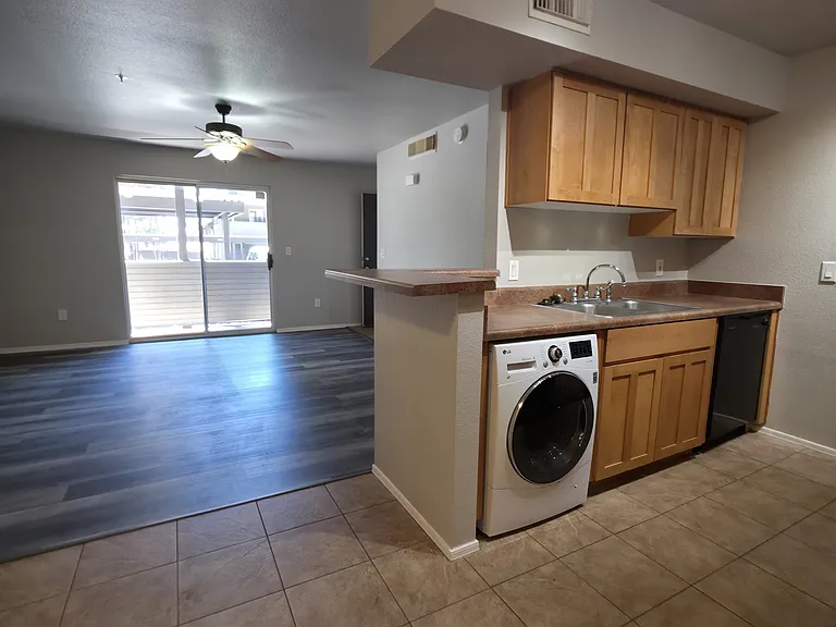 1185 W University Ave — Photo 8