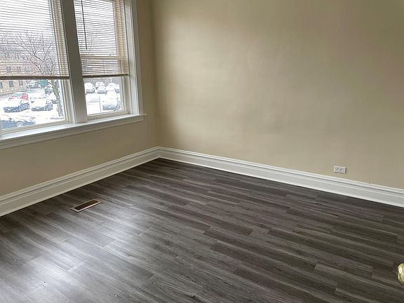 2nd image of 4027 W Montrose Ave #4391-2
