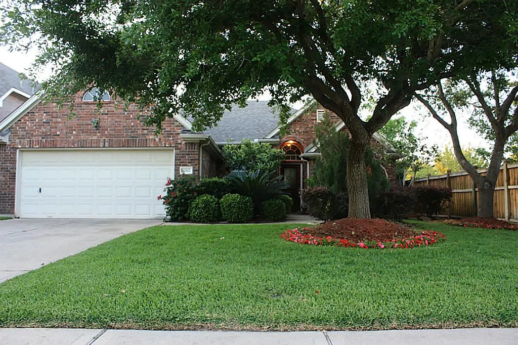 3 bed, 2056 sqft, $2,450 — Photo 1