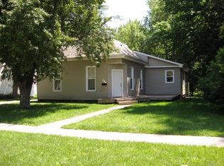 416 N 10th St, Oskaloosa, IA 52577