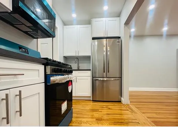 949 E 213th St, Bronx, NY 10469