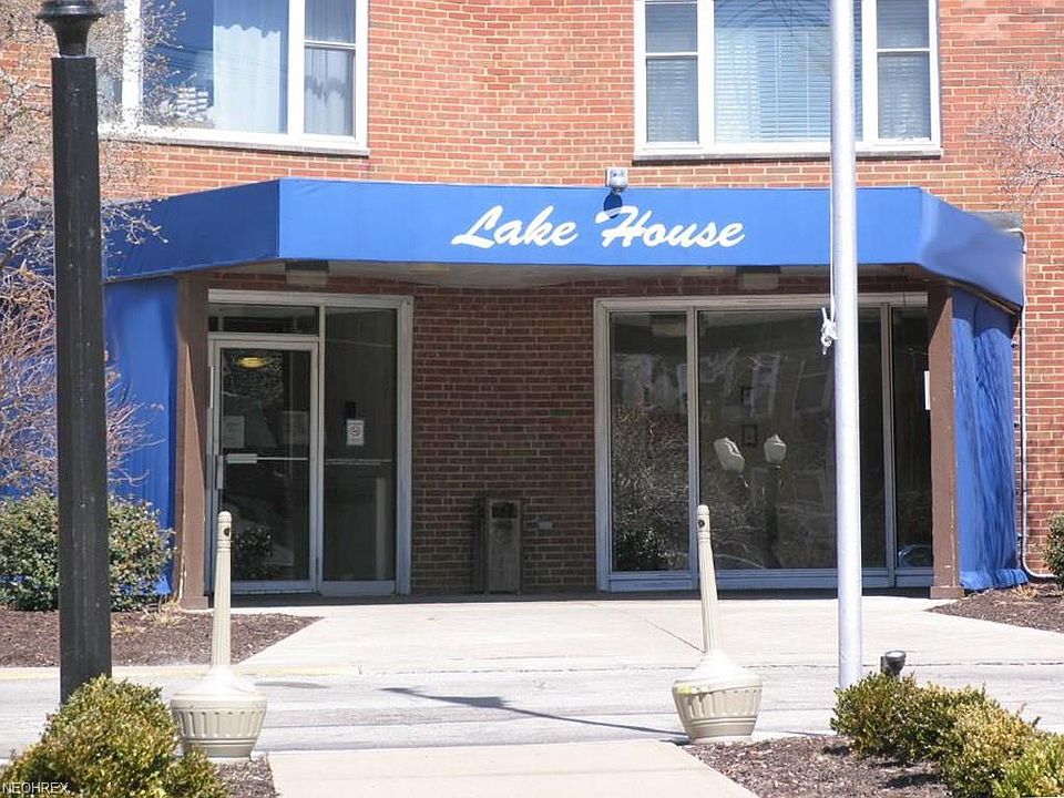 1st image of 11850 Edgewater Dr APT 206