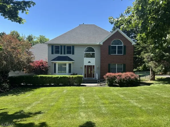 55 Delaware Ave, Long Hill Twp., NJ 07980