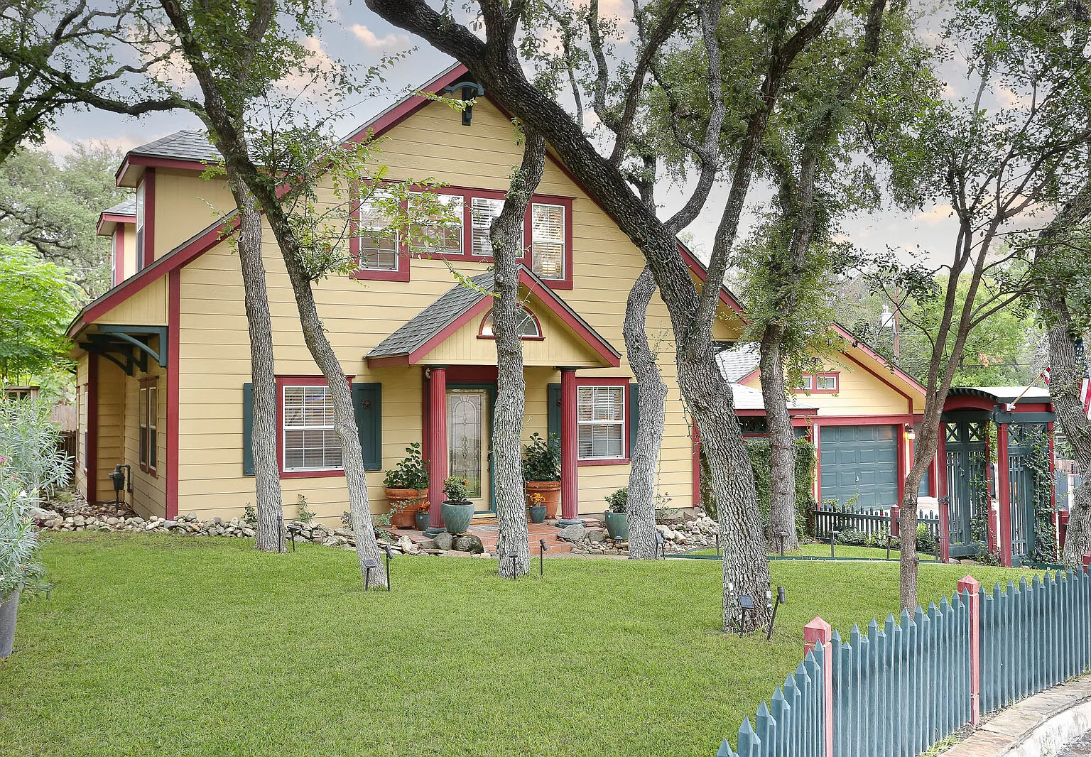 5 bed, 3.5 bath, 3250 sqft, $4,995 — Photo 1