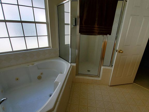 5th image of 3279 John Hancock Dr