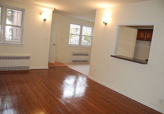 5th image of 712 E 94th St