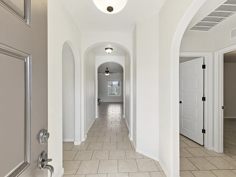 10450 S James St — Photo 3