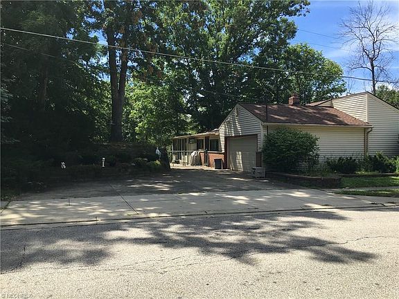 4th image of 2100 Glenwood Dr