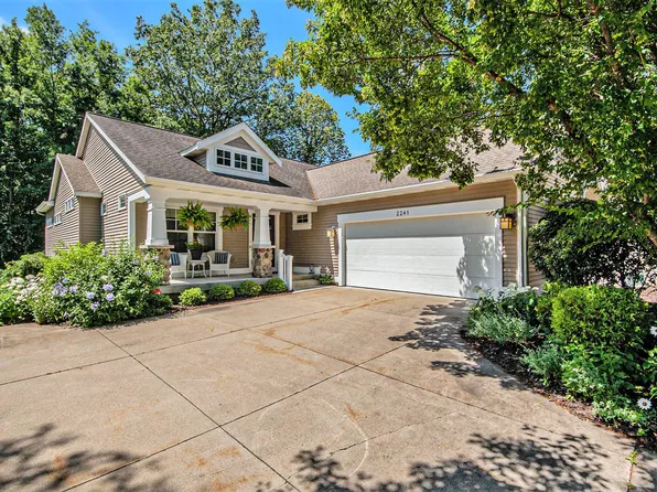 2241 W Greenstone Dr SE, Kentwood, MI 49546