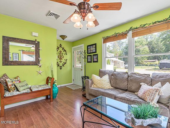 4th image of 111 Keats Avenue