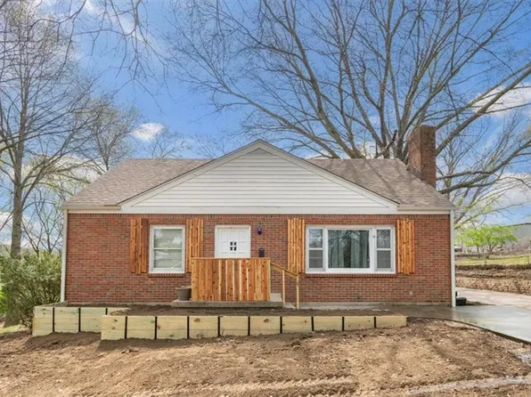 10815 E Scarritt Ave, Sugar Creek, MO 64054