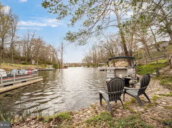 6124 Beachway Dr, Falls Church, VA 22041