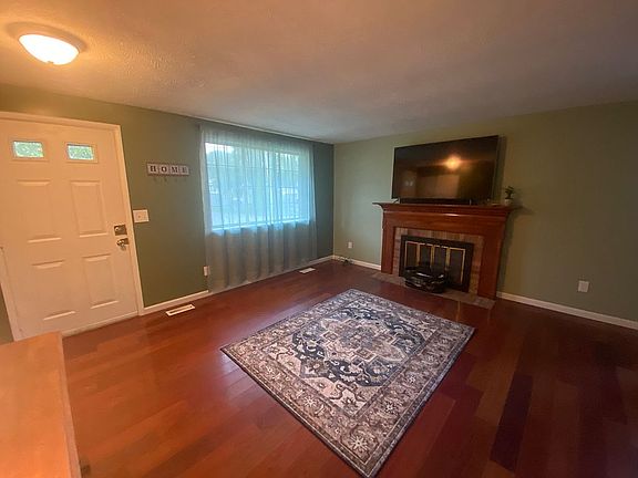 2nd image of 114 Bel Aire Dr