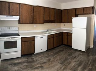 812 Perry Dr APT 3A, Mundelein, IL 60060