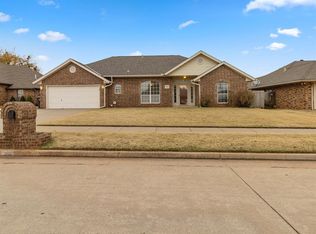 1813 E Main St, Moore, OK 73160