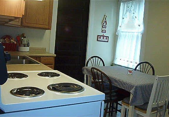 4th image of 222 N Parkview Ave